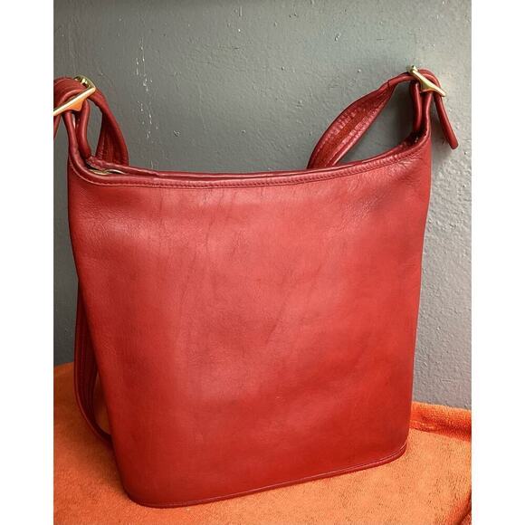 Vintage coach slim shoulder sac in red - Picture 1 of 9